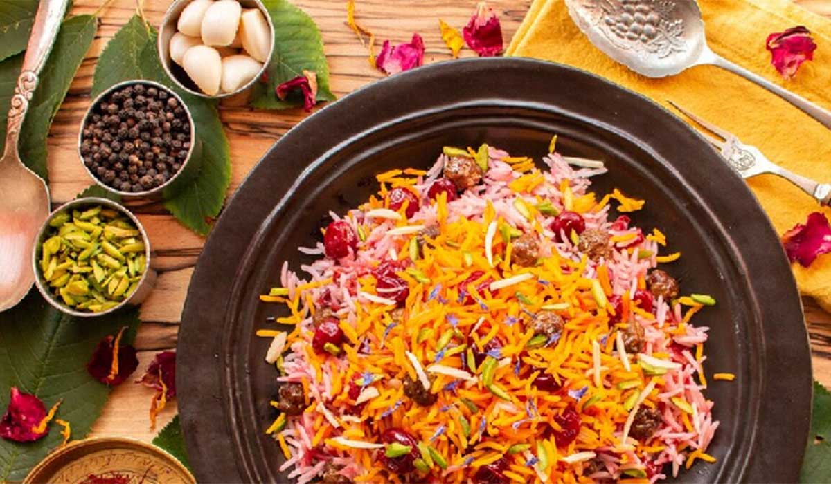 طرز تهیه آلبالو پلو رستورانی، یک سفره رنگین با طعم ناب غذای اصیل شمالی